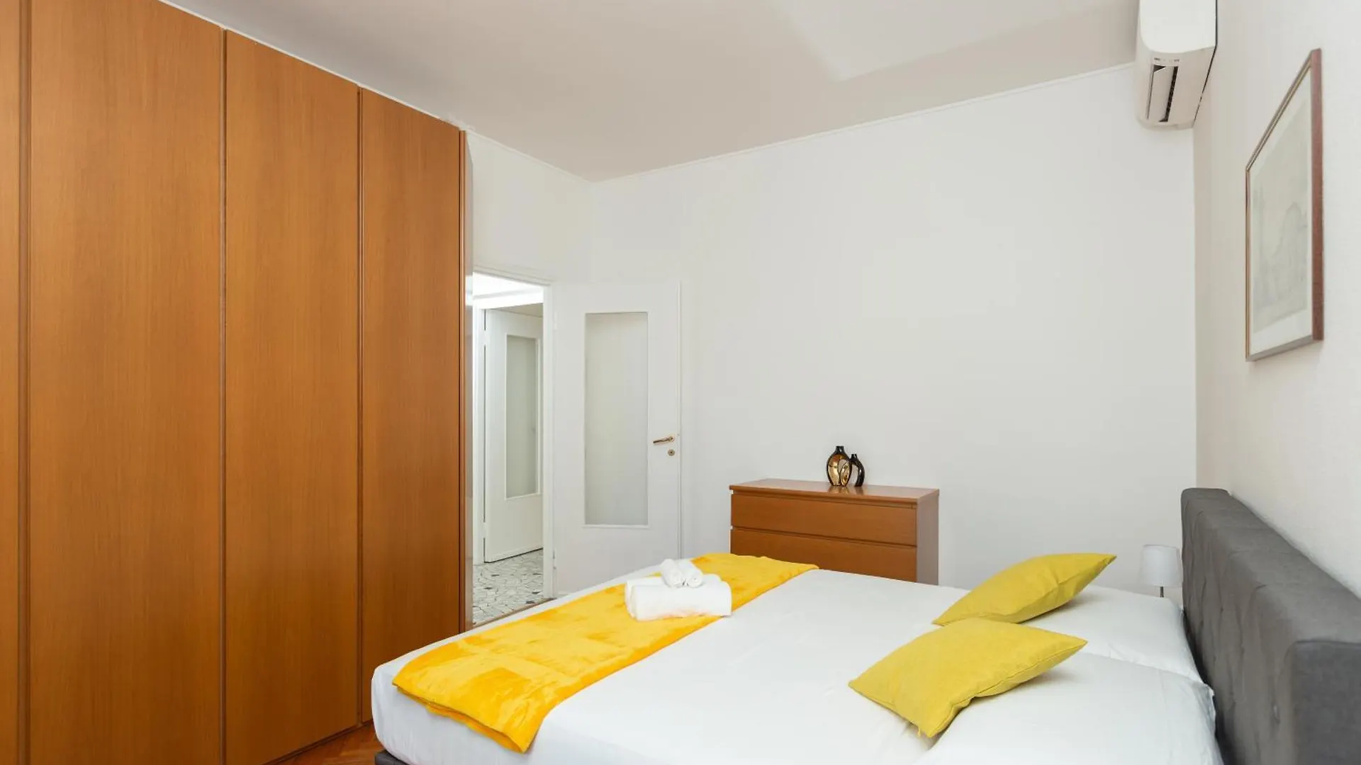 Bergamo 8 - Exclusive Apartment Milan 0*,  Italy